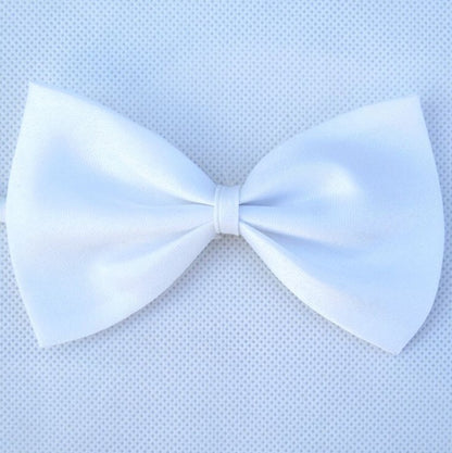 White adjustable bow tie for a small dog